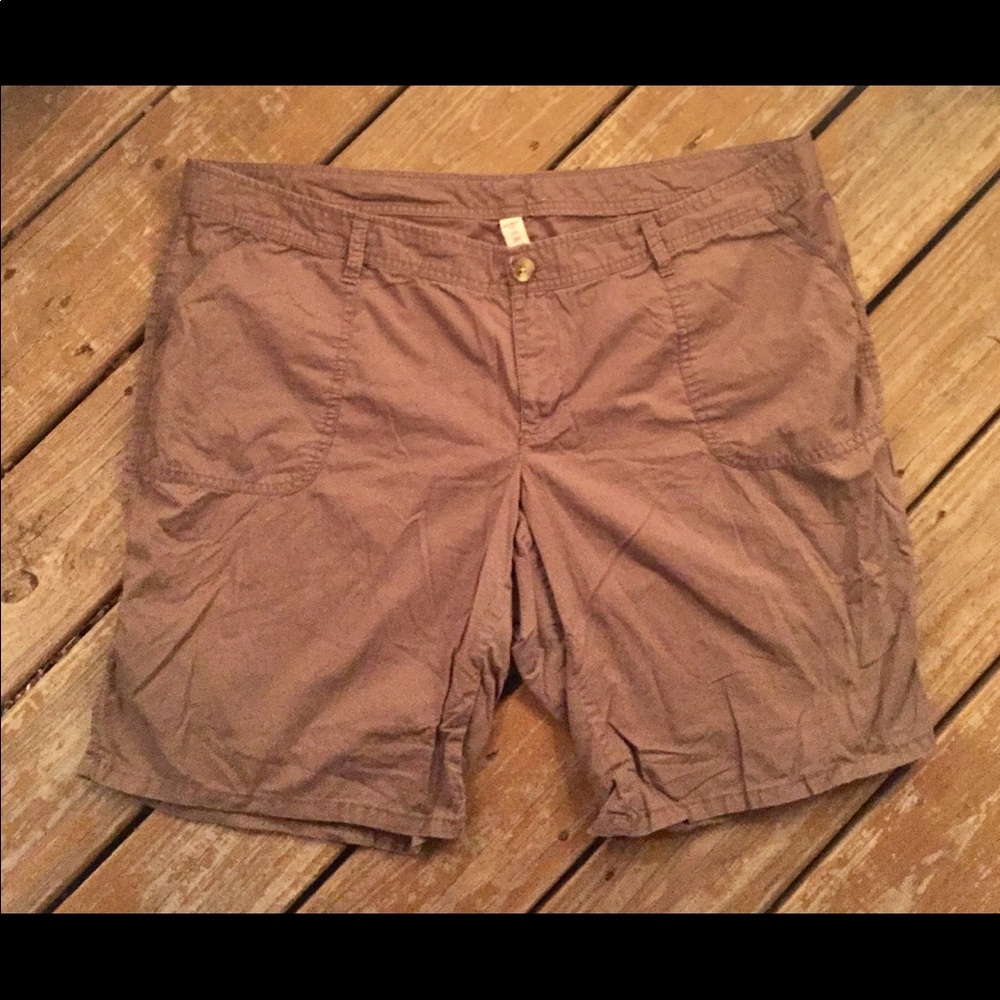 Old navy size 20 tan shorts